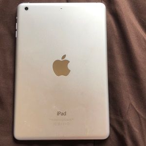 WHITE IPAD MINI BARELY USED